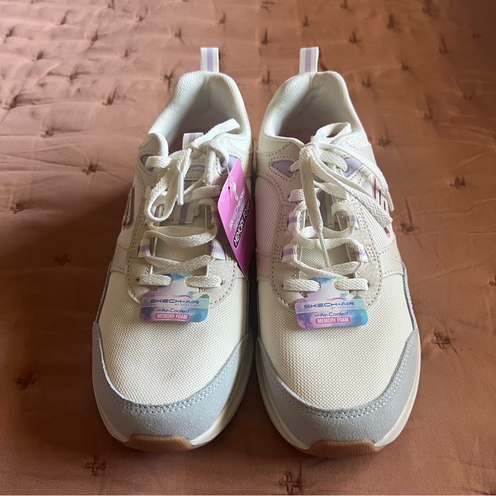 NWT Skechers Air-Cooled Memory Foam